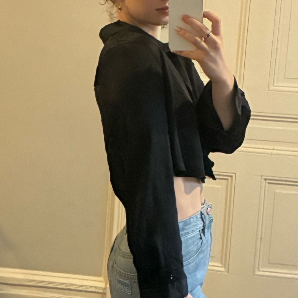 Elegant Black Women's cropped button down silky from Zara